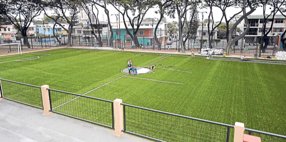Ingreso a las canchas de la ciudadela Ferroviaria, en mantenimiento, est&aacute; restringido a partir de las 22:00. Foto: Pilar Vera / El Tel&eacute;grafo.
