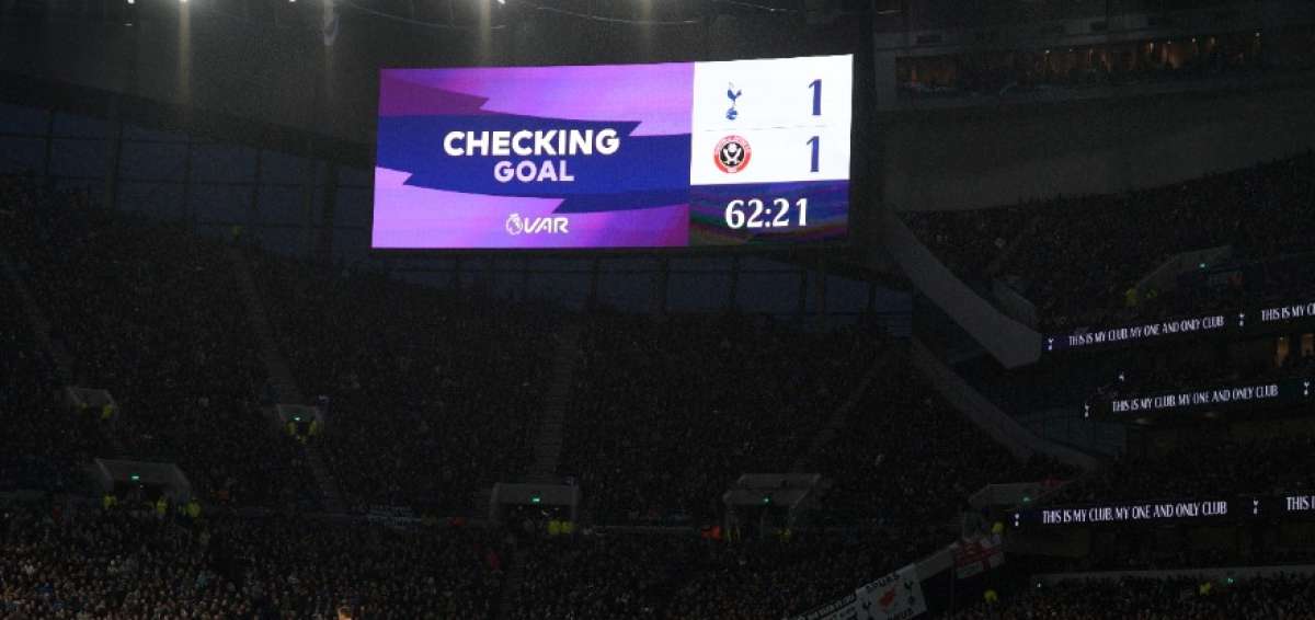 VAR se analizar&aacute; en la Premier League
