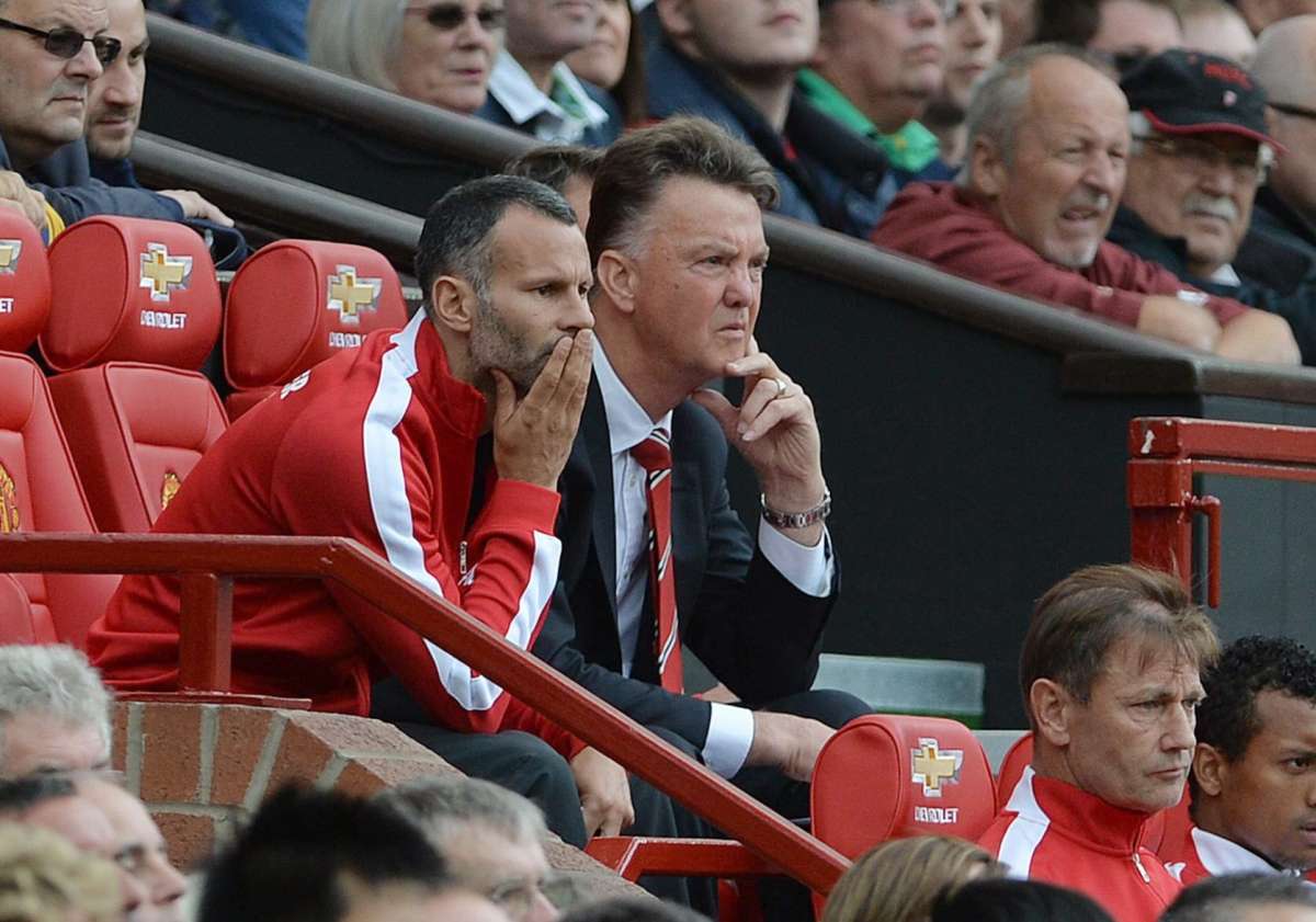 Louis Van Gaal (d.) es conocido por ser un t&eacute;cnico muy exigente. Foto: AFP
