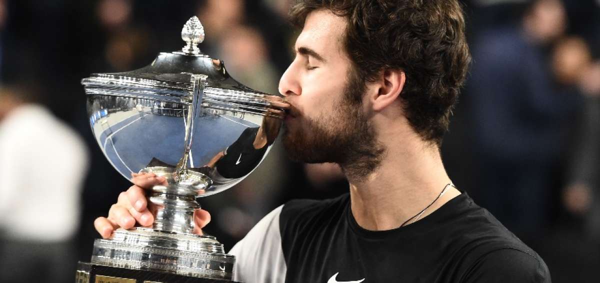 Khachanov sorprende a Pouille en la final del Torneo de Marsella