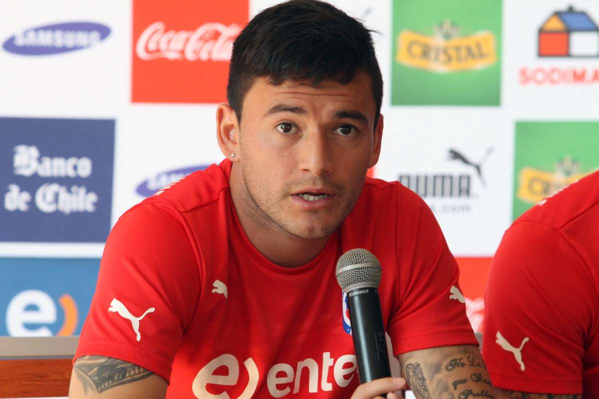 Charles Ar&aacute;nguiz entren&oacute; hoy con normalidad despu&eacute;s de recuperarse de una leve lesi&oacute;n. Foto: EFE