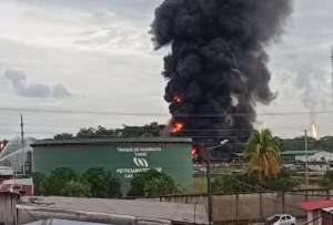 Incendio en estaci&oacute;n de petr&oacute;leo 