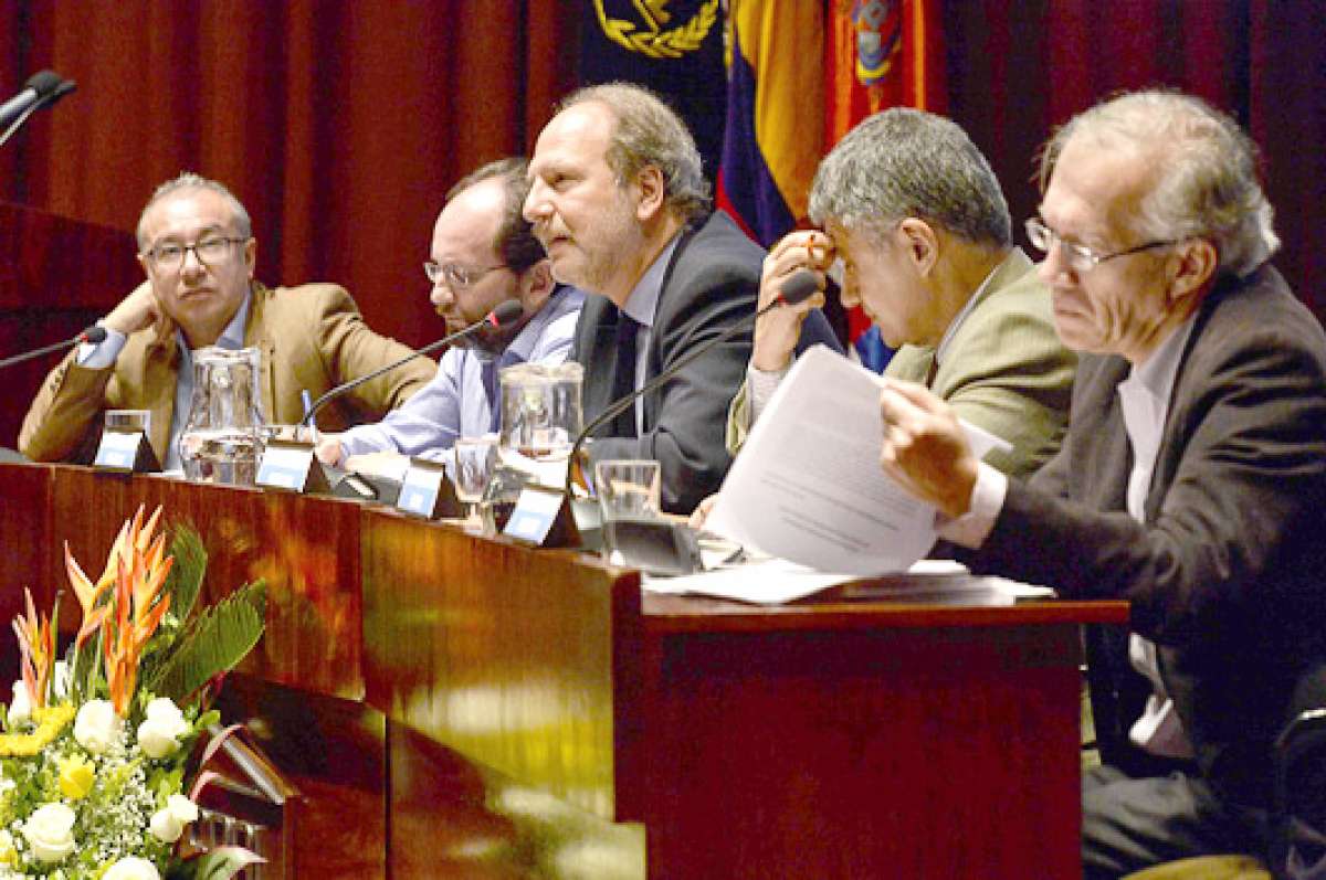 El panel lo integraron Orlando P&eacute;rez (moderador-izq.), Gustavo G&oacute;mez (Uruguay), Dami&aacute;n Loreti (Argentina), Marcos Dantas (Brasil) y Hern&aacute;n Reyes (Ecuador). Fotograf&iacute;a: Andr&eacute;s Darquea/El Tel&eacute;grafo