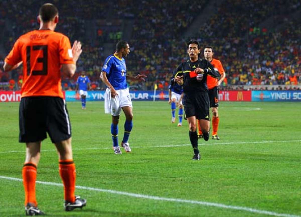 Yuichi Nishimura, el polic&iacute;a que har&aacute; de juez en el partido de apertura