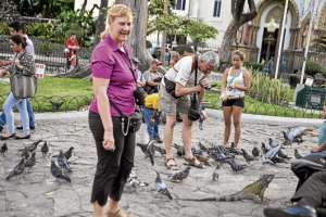 Los meses de febrero y abril concentraron una buena cantidad de visitantes a Ecuador, con el 20,10% y 35,60%, respectivamente. Foto: Archivo / El Tel&eacute;grafo