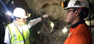 Azuay con 83 y El Oro con 157 concesiones de peque&ntilde;a miner&iacute;a met&aacute;lica alcanzaron una producci&oacute;n de oro del total nacional del 72% y 17%, respectivamente.