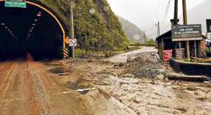 Los deslaves han sido continuos en la carretera Ba&ntilde;os de Agua Santa-Puyo. La inestabilidad de los taludes preocupa a las autoridades locales. Foto: Roberto Ch&aacute;vez/El Tel&eacute;grafo