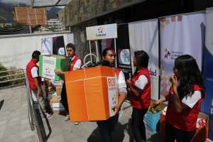 Las instituciones p&uacute;blicas compartieron donaciones para la campa&ntilde;a Da Dignidad.  Foto: Mario Egas/EL TEL&Eacute;GRAFO.