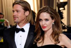 La actriz Angelina Jolie (der.) demandó a su exesposo Brad Pitt.