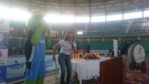 La presidenta de Fedeguayas, Pierina Correa, festeja el t&iacute;tulo de su provincia en los VII Juegos Nacionales Prejuveniles. Foto: Andr&eacute;s Argudo