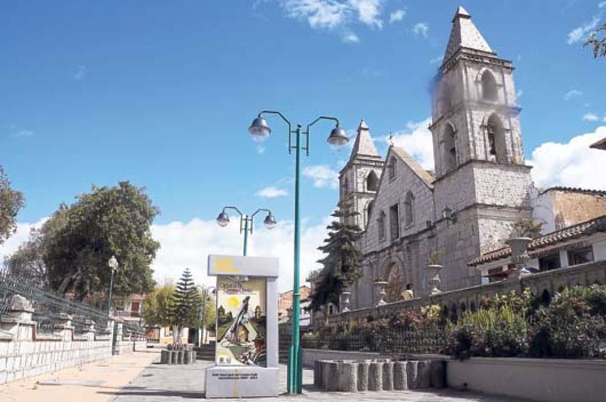 Uno de los sitios m&aacute;s visitados es la iglesia Matriz situada en el centro de Pujil&iacute;, frente al parque Luis Fernando Vivero. Foto: Silvia Osorio.
