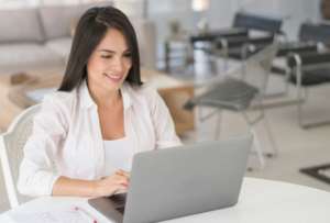 Los aspirantes ecuatorianos pueden postular a becas para estudios de tercer nivel en una universidad en línea de México dentro del programa Globo Común.