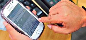 Las operadoras de telefon&iacute;a m&oacute;vil reducir&aacute;n tarifas para llamadas y datos, beneficiando a unas 900.000 personas.