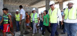 El presidente Rafael Correa ayer realiz&oacute; un recorrido por la Unidad Educativa Las Palmas.