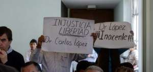Gremios de doctores han protestado por la detenci&oacute;n de Carlos L. 