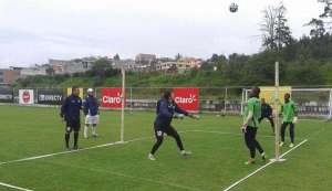 Hern&aacute;n Gal&iacute;ndez (12), en uno de los entrenamientos con su club. Foto tomada de @UCatolicaEC
