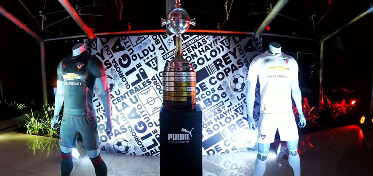 Los uniformes titular y alterno que usar&aacute;n los jugadores de Liga de Quito en el campeonato y en la Sudamericana. 