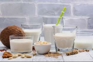 La leche vegetal contiene menos nutrientes que la leche de vaca