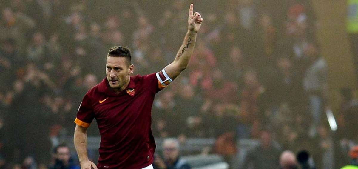 Totti deja las canchas, pero seguir&aacute; trabajando para la Roma