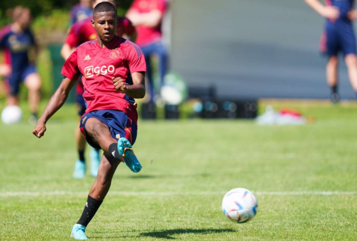 Patrickson Delgado formará parte de los 29 jugadores del Ajax para esta temporada