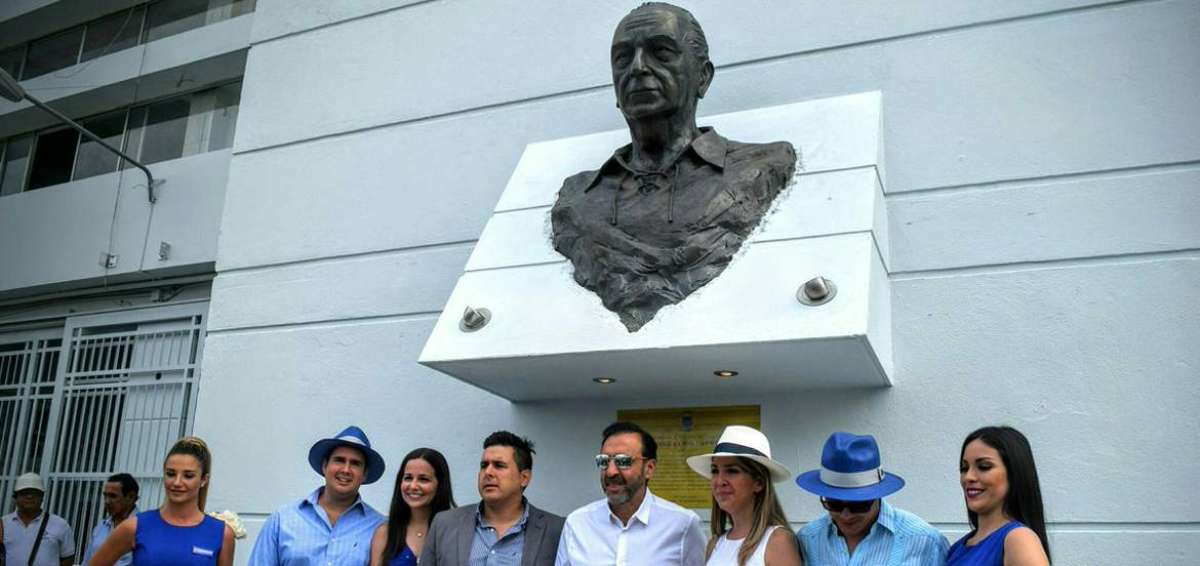 Emelec devel&oacute; el busto de George Capwell que estar&aacute; en el estadio