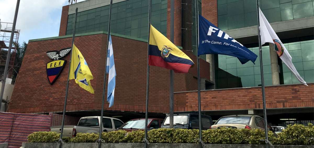 La Ecuaf&uacute;tbol es una de las 10 federaciones nacionales afiliadas a la Confederaci&oacute;n Sudamericana de F&uacute;tbol (Conmebol).