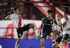 Kendry P&aacute;ez debut&oacute; en River Plate en otra derrota ante Argentinos Juniors