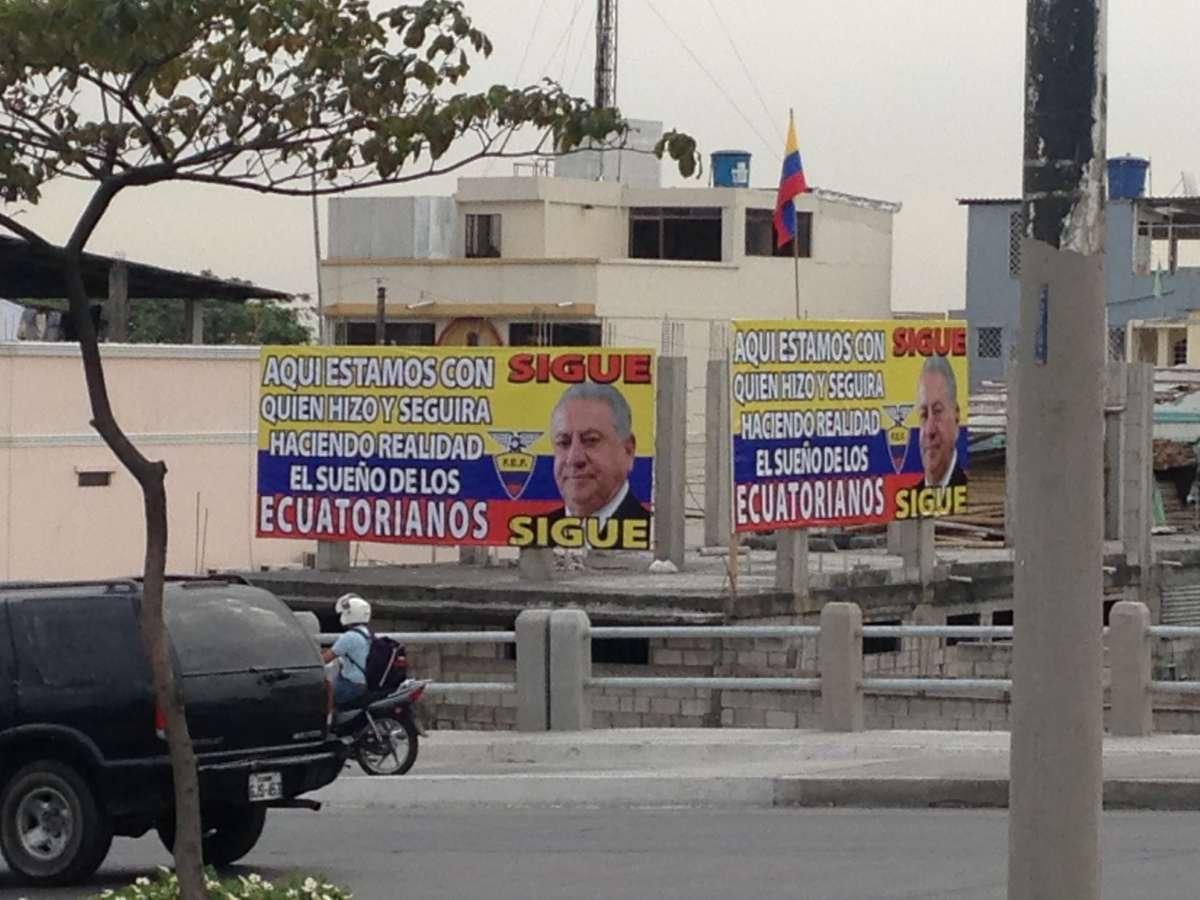 As&iacute; luce la valla puesta en una casa ubicada en la avenida Las Aguas. Foto: H&eacute;ctor Marcillo/El Tel&eacute;grafo