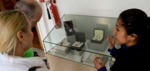 En el Palacio de Carondelet, la ciudadan&iacute;a puede conocer de cerca los obsequios que ser&aacute;n puestos a subasta.