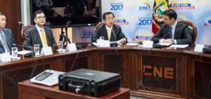 DongHo Kim, director de KOICA en el pa&iacute;s, y el presidente del CNE, Juan Pablo Pozo, suscribieron ayer acuerdo para fortalecer el proceso electoral ecuatoriano.