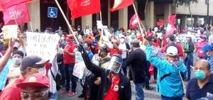 Agrupaciones de trabajadores protestaron contra las medidas econ&oacute;micas