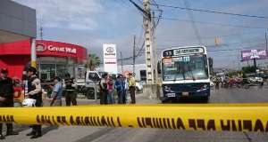 La Polic&iacute;a mont&oacute; un operativo de b&uacute;squeda de los asaltantes. Foto: Cortes&iacute;a 