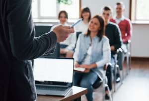 Aspirantes rinden procesos de nivelaci&oacute;n para mejorar su desempe&ntilde;o acad&eacute;mico antes de la evaluaci&oacute;n de ingreso.