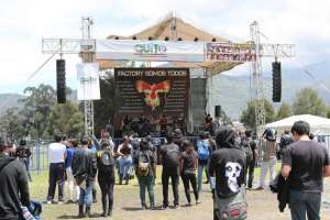 Familiares de los fallecidos en Factory y seguidores de rock y otros g&eacute;neros acudieron al homenaje que se realiz&oacute; este s&aacute;bado. Foto: Cortes&iacute;a