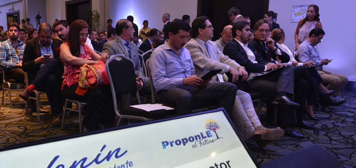 El 11 de abril Len&iacute;n Moreno se reuni&oacute; con empresarios en Guayaquil.