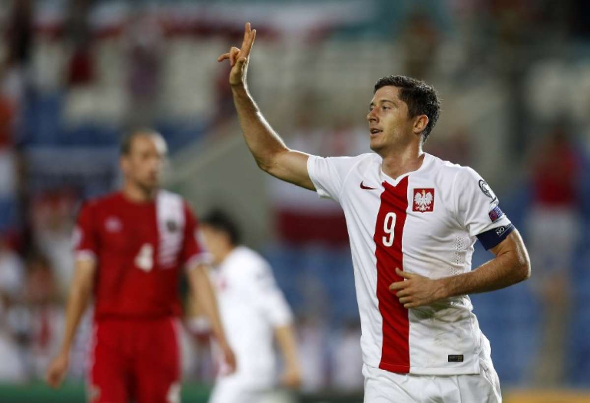 El delantero del Bayern M&uacute;nich aport&oacute; con gol para Polonia. Foto: AFP