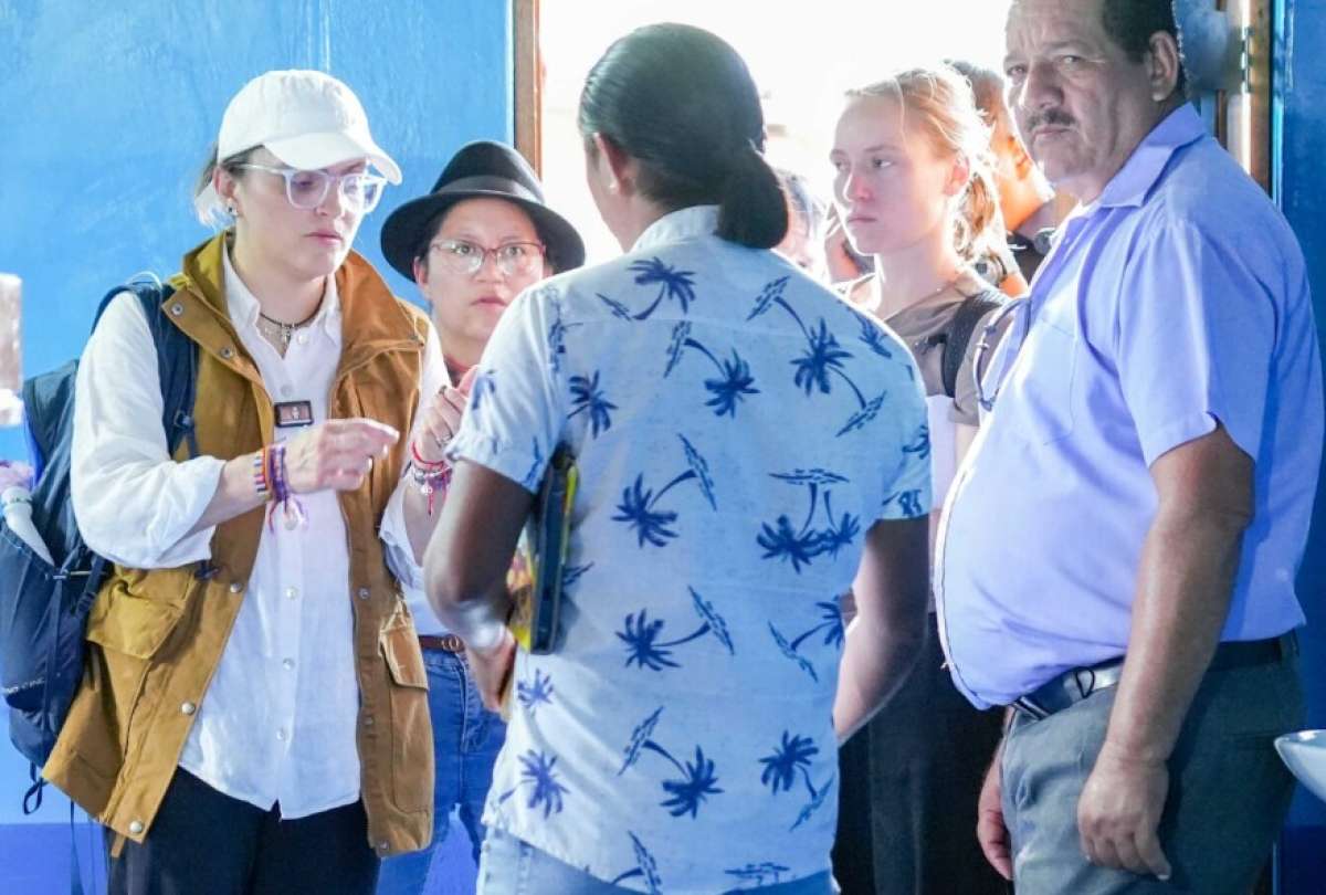 La vicepresidenta Pinto se solidarizó con los familiares de la niña fallecida en Taisha. 