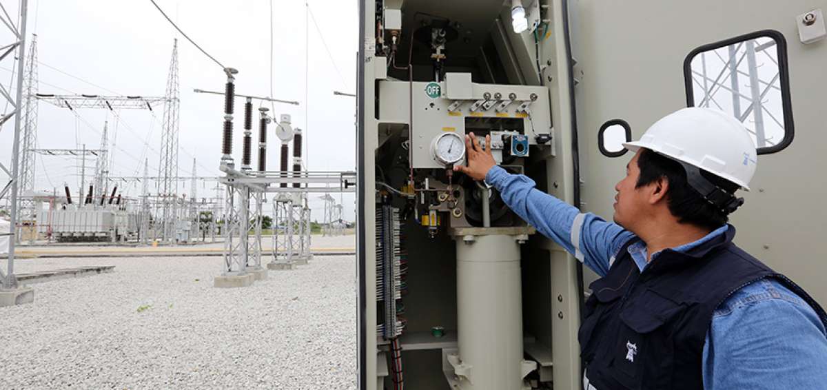 La Subestaci&oacute;n Esclusas recibe la energ&iacute;a que viene desde Napo a trav&eacute;s de 900 kil&oacute;metros que cruzan 12 provincias del pa&iacute;s y 6 subestaciones.