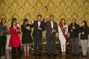 El alcalde de Quito, Mauricio Rodas, y el presidente Rafael Correa se reunieron para la Serenata Quite&ntilde;a. Foto: Mario Egas/El Tel&eacute;grafo