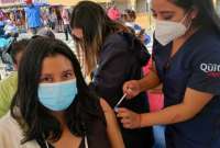 El Municipio de Quito mantiene su campaña en favor de la vacunación del covid-19.