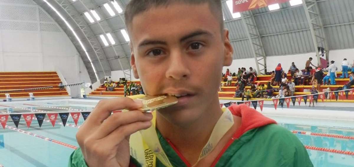 Diego Ruales obtuvo cuatro metales dorados en la nataci&oacute;n de los Juegos Nacionales de Menores que se cumplieron en la piscina ol&iacute;mpica de Cuenca. 