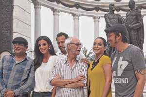 El elenco comparti&oacute; sus an&eacute;cdotas de la obra en la Rotanda, donde se erige el monumento a los h&eacute;roes.