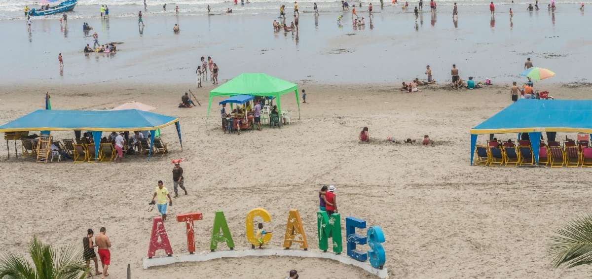 Durante cada feriado de 2015, cerca de 40 mil turistas llegaron a Atacames. Hoy, el turismo se reactiva de a poco.