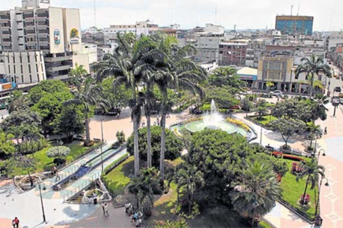 Los habitantes de Machala piden que las autoridades se interesen m&aacute;s en las ciclov&iacute;as, las cuales descongestionar&iacute;an el tr&aacute;nsito. Foto: Fabricio Cruz 