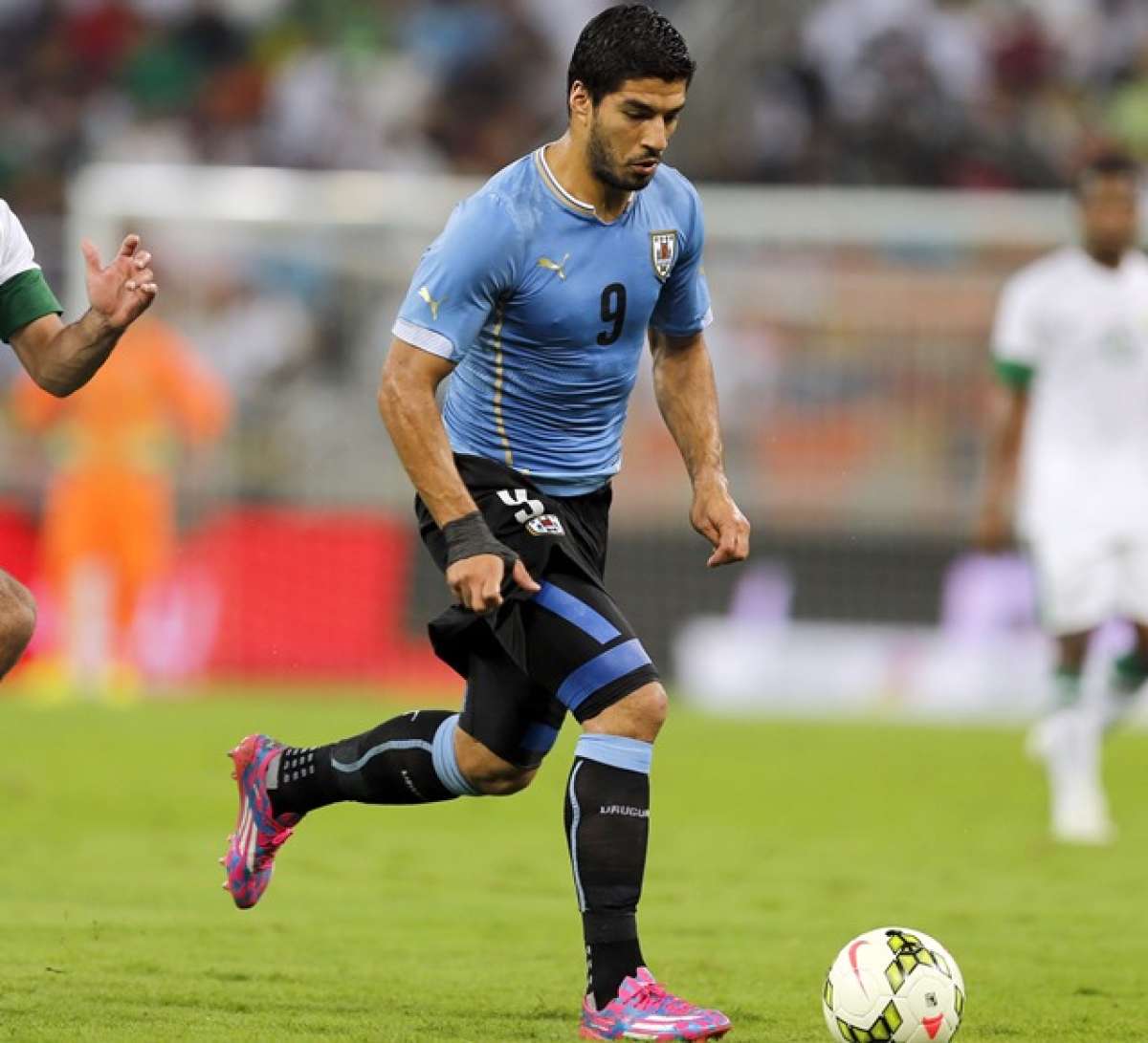 Su&aacute;rez abri&oacute; el marcador del partido entre su seleccionado y Om&aacute;n. Foto: AFP