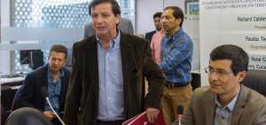 Silverio Dur&aacute;n (c), presidente de la C&aacute;mara de la Construcci&oacute;n, junto al asamble&iacute;sta Richard Calder&oacute;n (d).