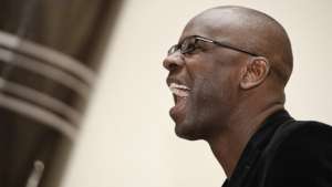 Lilian Thuram, Activista y fundador de la organizaci&oacute;n contra el racismo. Profesi&oacute;n: Futbolista Fecha de nacimiento: 1 de enero de 1972 Nacionalidad: Francesa