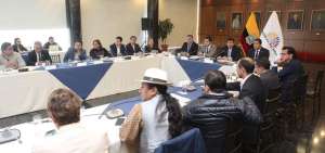 La reuni&oacute;n entre el Ministerio de Finanzas y los jefes de las bancadas tard&oacute; cinco horas, pero al finalizar se anunciaron acuerdos para las reformas.