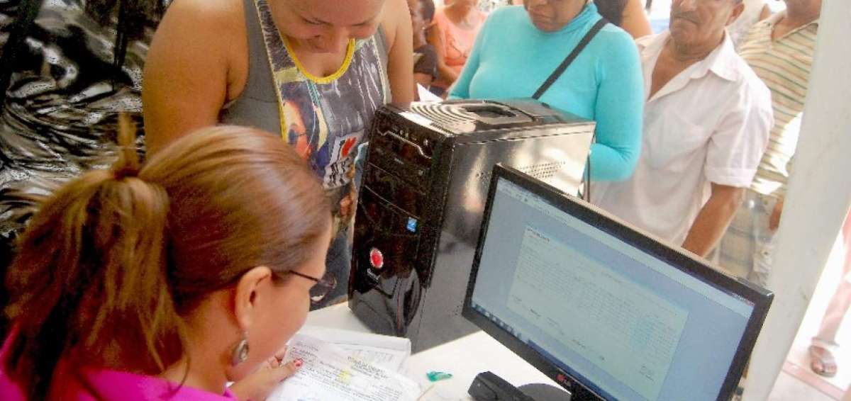 Desde este lunes, el GAD de Esmeraldas habilit&oacute; seis ventanillas, tres puntos de informaci&oacute;n y una carpa para la atenci&oacute;n al p&uacute;blico para el pago de impuestos. 