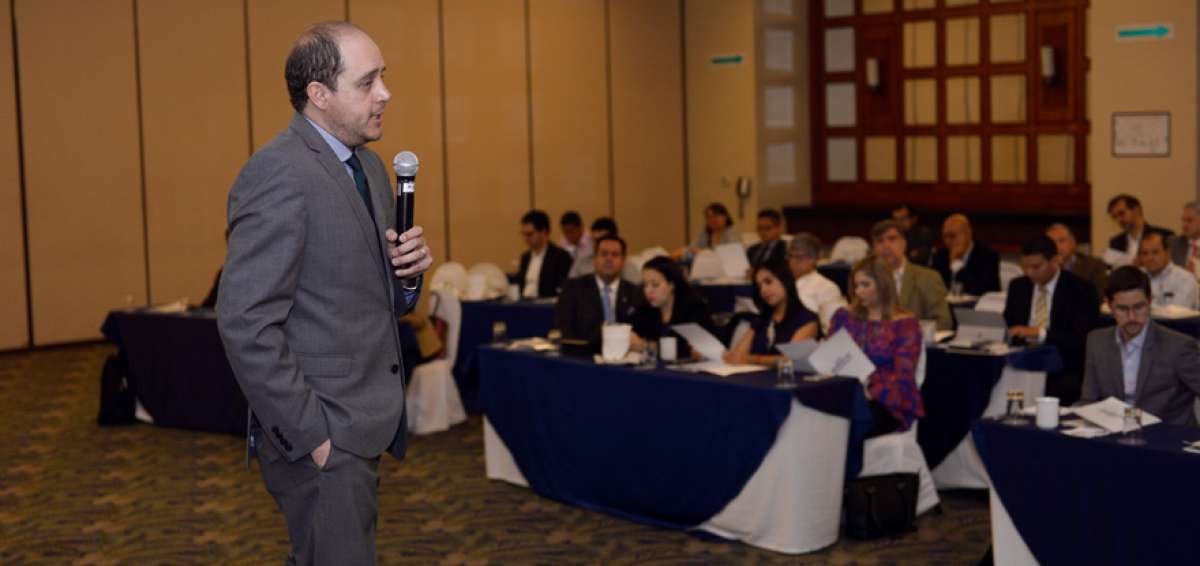 El seminario organizado por la Asobanca en Guayaquil cont&oacute; con la participaci&oacute;n de varios representantes del sector financiero.